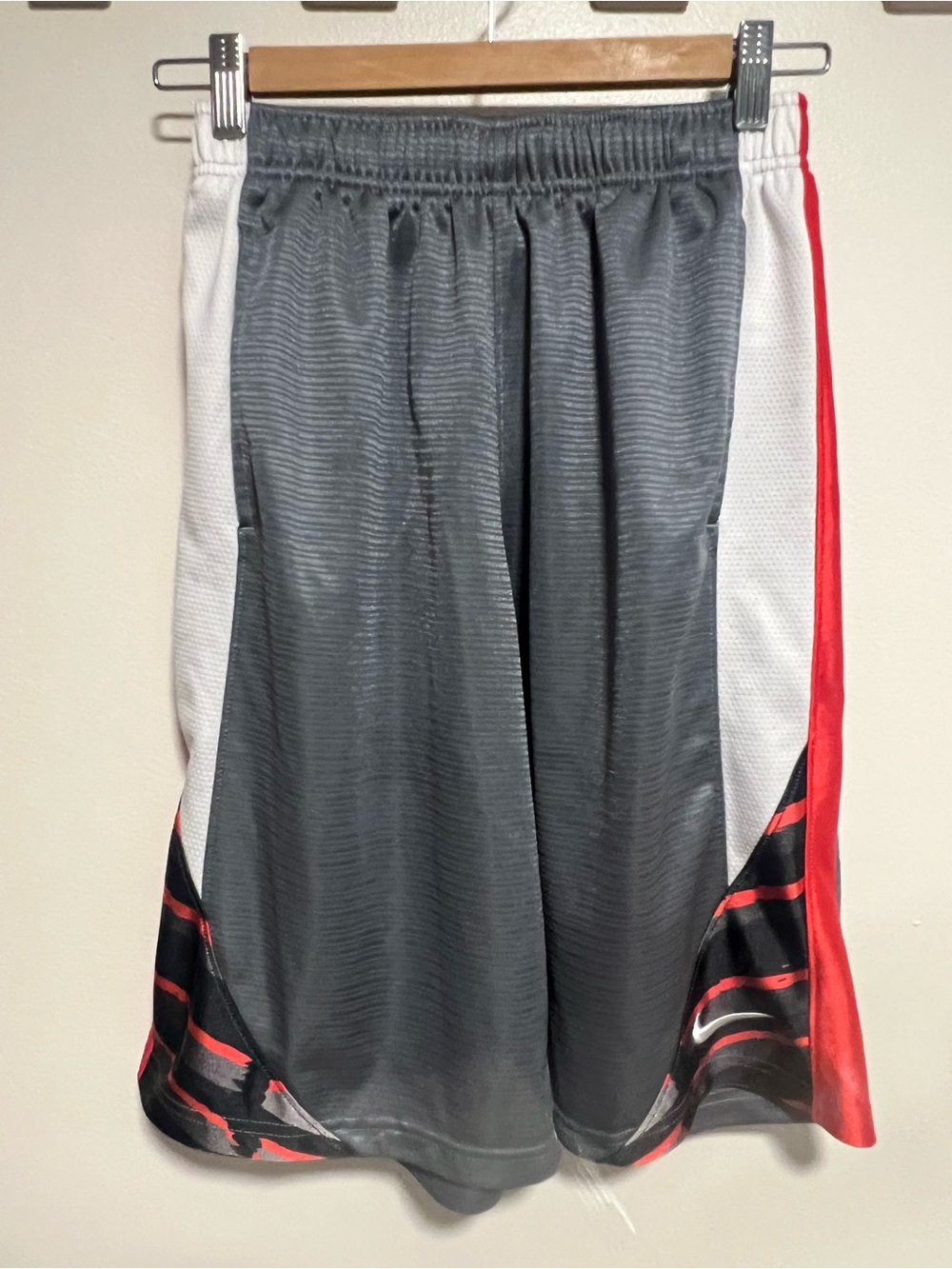 Nike Boys Gray Red Block Athletic Basketball Shorts Size L (14-16)